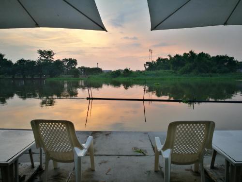 Facilities, River Marina Resort in Uthai Thani