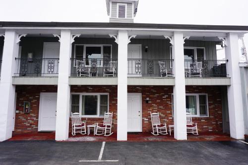 Stay Saratoga - image 5