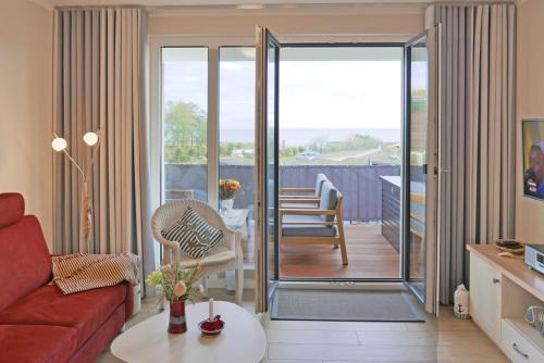 One-Bedroom Apartment with Sea View and Balcony