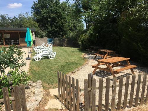 Le Tournesol at La Chataigne Gites gîte à louer Mairé-Levescault