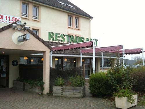 Exterior view, Hotel Motelia in Moissy-Cramayel