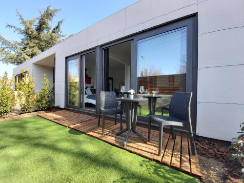 Apartment with Garden View