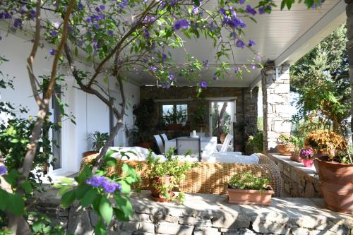 Cycladic House at the suburbs of Naousa