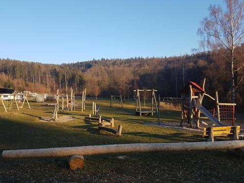 Ferienhaus direkt am See Mobilheim am Schönsee (Ferienhaus direkt am See Mobilheim am Schonsee) in 伯恩斯豪森