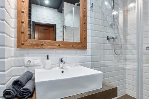 DESIGH Apartment CENTER OLIMPIYSKA- 54 Velyka Vasylkivska Street - image 10