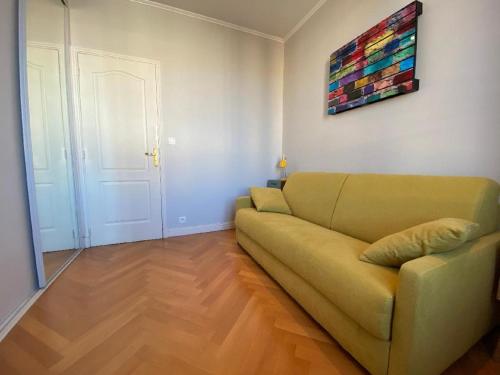 Heart of the Center Superb Flat 50 meters from the sea
