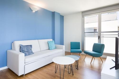 Olala Port Forum Apartments Room Type - Three-Bedroom Apartment with balcony 115-1.3 Olala Port Forum Apartments Room Type - Three-Bedroom Apartment with balcony 115-1.3