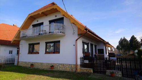  Sovi Apartman, Unterkunft in Harkány