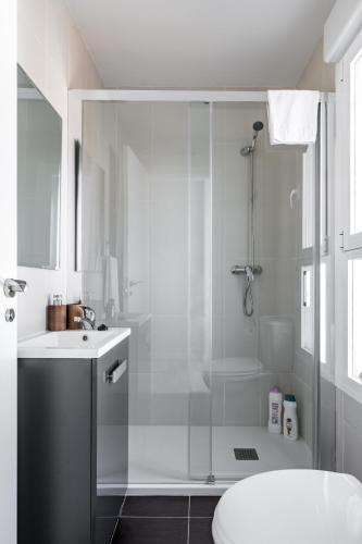 マッド アパートメンツ by オララ ホームズ