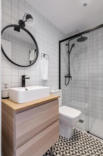 Style Apartments by Olala Homes - 화장실