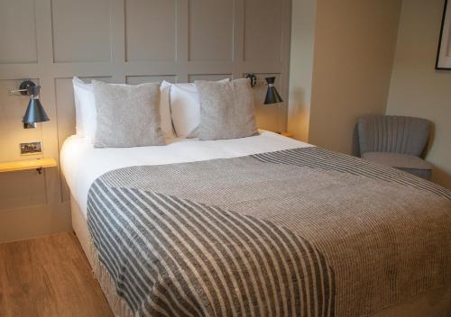 The Kings Arms Hotel - image 11