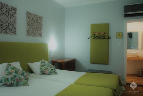 2 twin beds