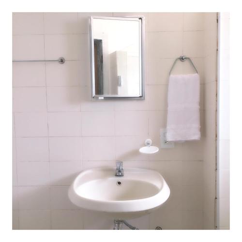 Deluxe Suite image 6
