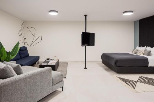 Three-Bedroom Apartment with Garden image 10