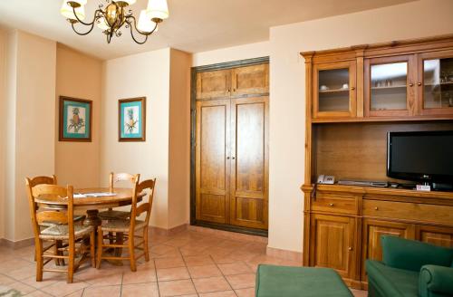 Studio (2 Adults)