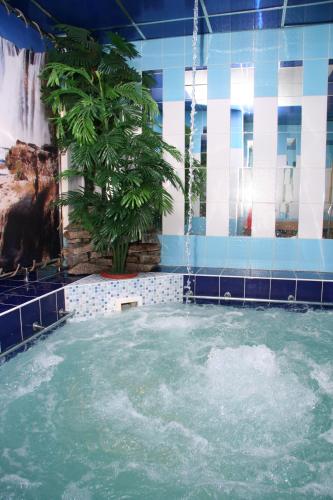 Esmerald Hotel - image 2