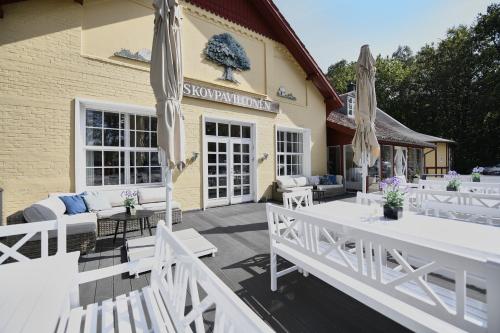 ทัศนียภาพภายนอกโรงแรม, Hotel Skovpavillonen in เคอร์เทอมินเดอ