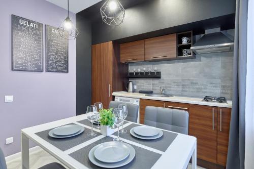 Apartments Center 2 - NEAR KHRESCHATYK - PALACE OF SPORTS - GULLIVER MALL - image 12