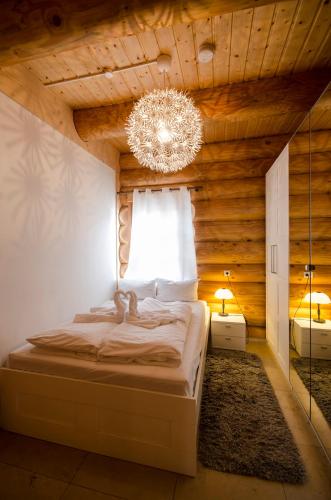 Luxus-Ferienhaus Blockhaus Chalet Nr 1 Toplage am Feldberg mit Sauna, Outdoor-Hottub, Kamin auf 1300m üM