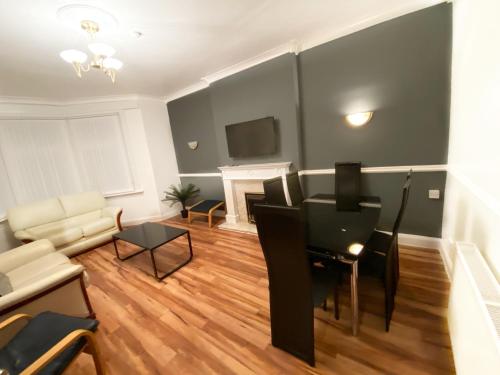 Cozy Nights - Shawlands, Erskine, Glasgow
