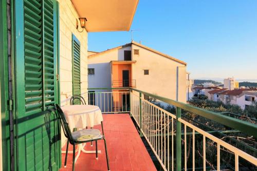 Apartments and rooms with parking space Makarska - 18028
