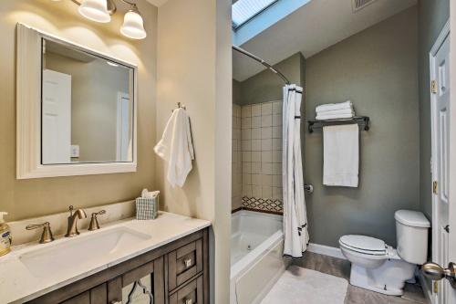 Cheery Cottage with Yard Less Than 1 Mile to Marietta Square - image 5