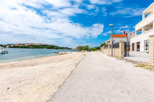Apartments Villa J i M by the sea - image 5