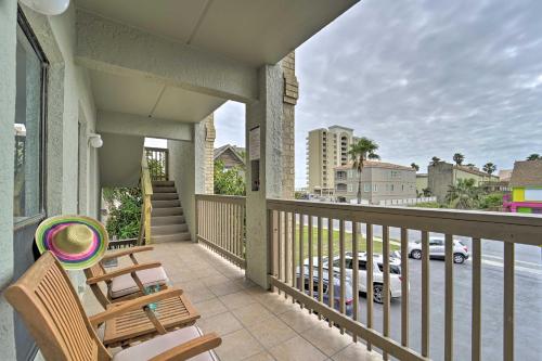 South Padre Island Condo and Patio Walk to Eats and Beach - image 8