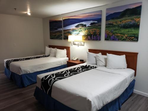 Queen Room with Two Queen Beds - Non-Smoking