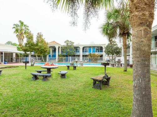 OYO Hotel Baton Rouge - Mead Rd - image 2