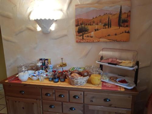 Food and beverages, Weingut und Gastehaus Henrici in Köngernheim