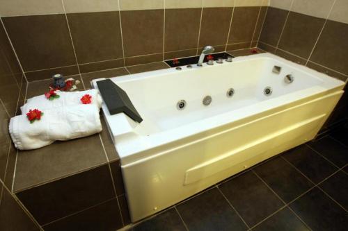 アップタウン インペリアル カジャン