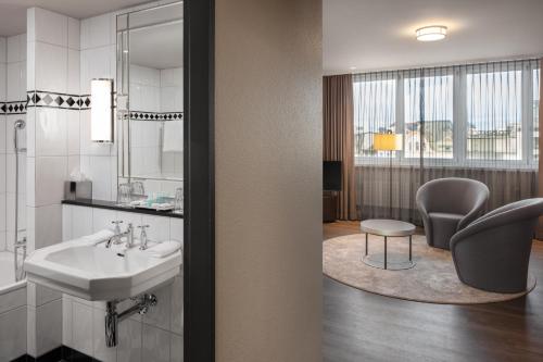 room detail thumbnail 2