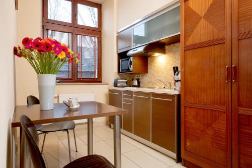 Red Brick Apartments - image 5