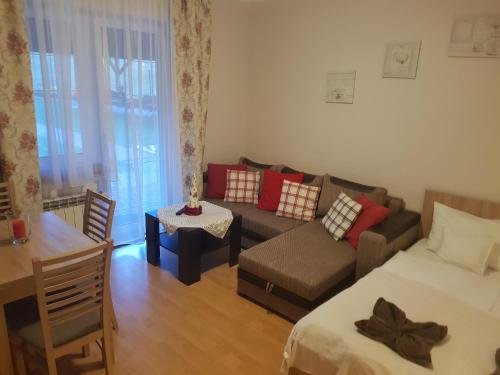 2 bedrooms, 3 beds