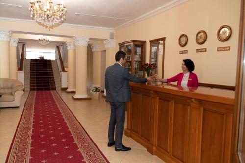 Grand Kavkaz Hotel - image 11