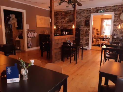 ห้องอาหาร, B&B Camp Ängra (B&B Camp Angra) in คอร์สโครเกน