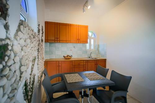 Velendzas Holidays - image 10