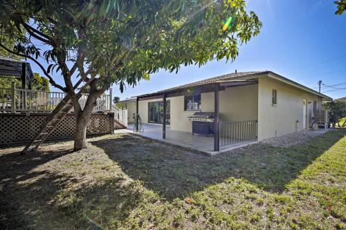 Coastal Bokeelia Oasis with Pool, Deck and Fire Pit!