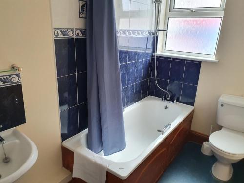 Whitehouse Guestrooms - image 2