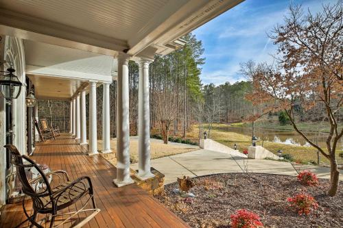 Secluded Acworth Mansion with Pool and Game Room! in 기타
