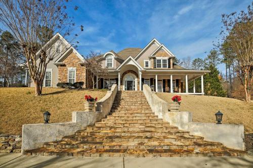 Secluded Acworth Mansion with Pool and Game Room! in 기타
