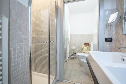 Shower, Realkasa Senzanome Flat in Saragozza