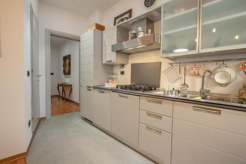 Kitchen, Realkasa Senzanome Flat in Saragozza
