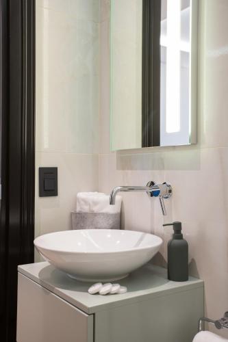 One-Bedroom Apartment image 1