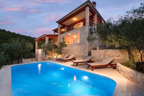 Luxury Villa Stairway to Heaven with Pool - Accommodation - Blato