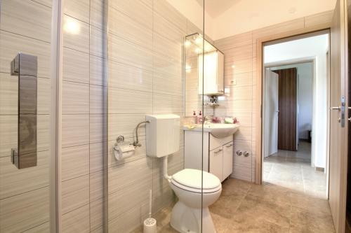 Marina with private pool in Paradiz