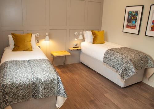 The Kings Arms Hotel - image 9