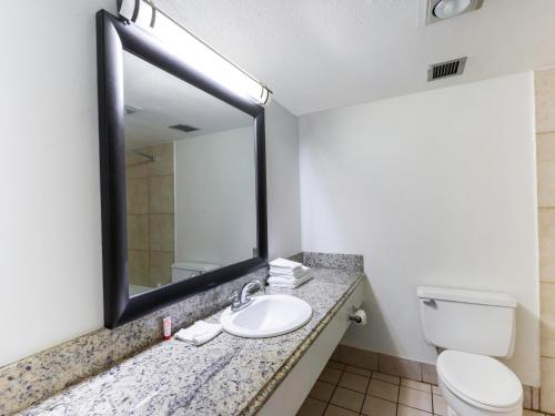 OYO Hotel Lafayette LA I-10 & University - image 3