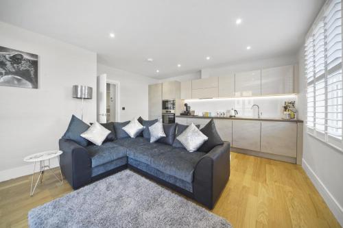 Flat 1 Bridge House - Apartment - Staines